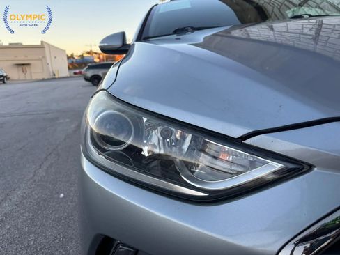 Used 2017 Hyundai Elantra Limited image 15