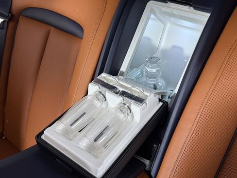 Used 2022 Rolls-Royce Cullinan Black Badge w/ Dark Exterior Package AWD/4WD image 30