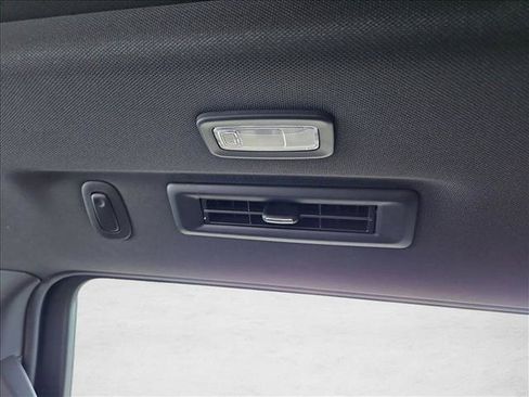 Used 2025 Chevrolet Suburban LT w/ Advanced Technology Package RWD image 17
