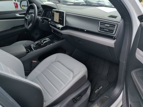 Used 2024 Volkswagen Atlas Cross Sport SEL R-Line AWD/4WD image 28