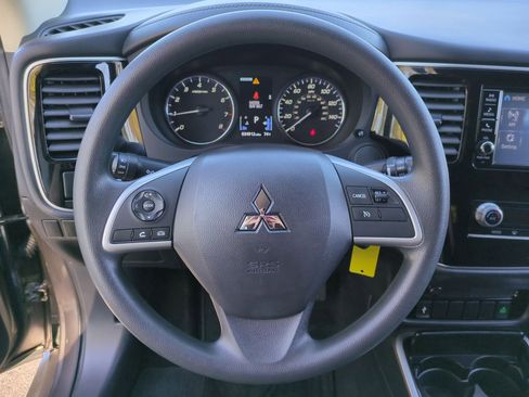 Used 2020 Mitsubishi Outlander ES image 12