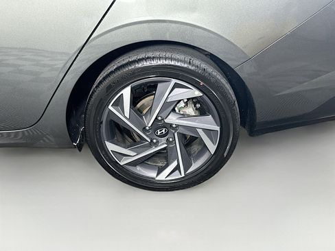 Used 2025 Hyundai Elantra SEL image 11