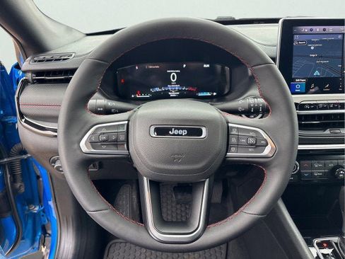 Used 2025 Jeep Compass Trailhawk w/ Trailhawk Elite Group image 12