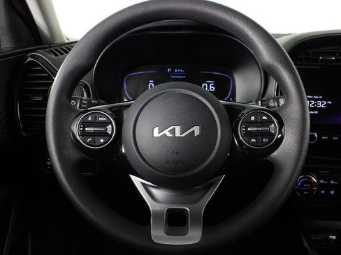 Used 2023 Kia Soul S FWD image 9
