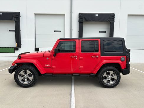 Used 2013 Jeep Wrangler Unlimited Sahara w/ Connectivity Group AWD/4WD image 6