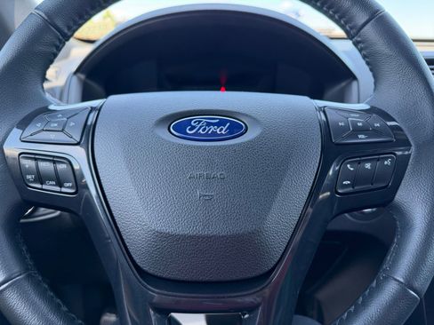 Used 2018 Ford Explorer XLT FWD image 18