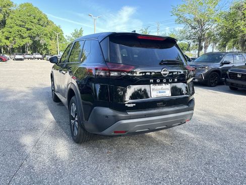 Used 2022 Nissan Rogue SV image 4