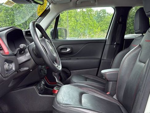 Used 2022 Jeep Renegade Trailhawk AWD/4WD image 13