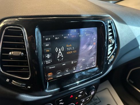 Used 2021 Jeep Compass Limited w/ Sun and Sound Group AWD/4WD image 12