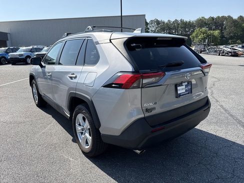 Used 2020 Toyota RAV4 XLE AWD/4WD image 5