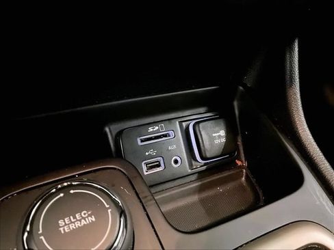 Used 2017 Jeep Cherokee Limited AWD/4WD image 31