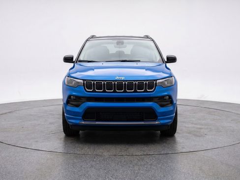Used 2025 Jeep Compass Limited AWD/4WD image 2