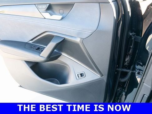 New 2025 Volkswagen Tiguan SE image 25