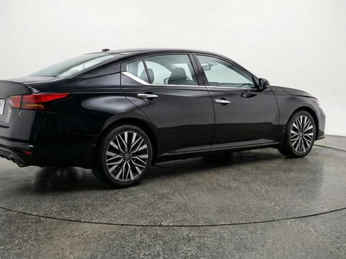 Used 2025 Nissan Altima 2.5 SV image 9