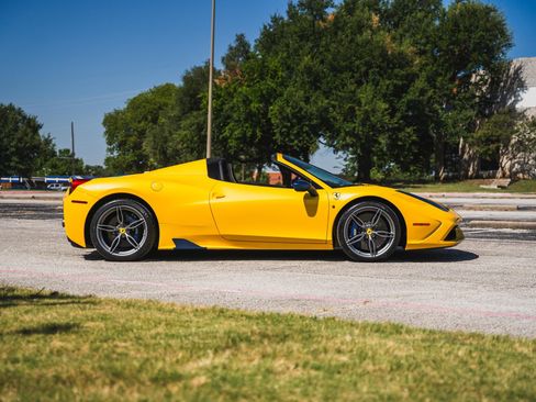 Used 2015 Ferrari 458 Speciale A RWD image 26