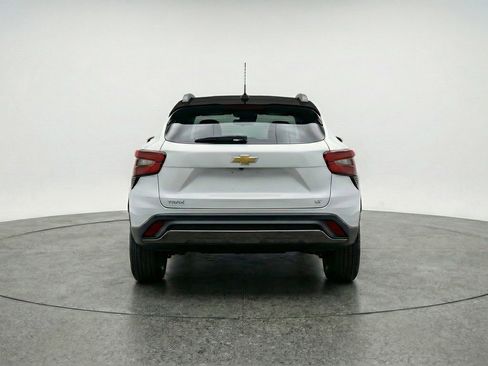 Used 2025 Chevrolet Trax LT FWD image 7