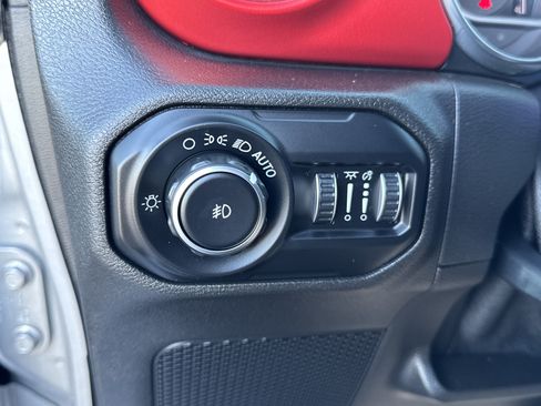 Used 2018 Jeep Wrangler Unlimited Rubicon image 32