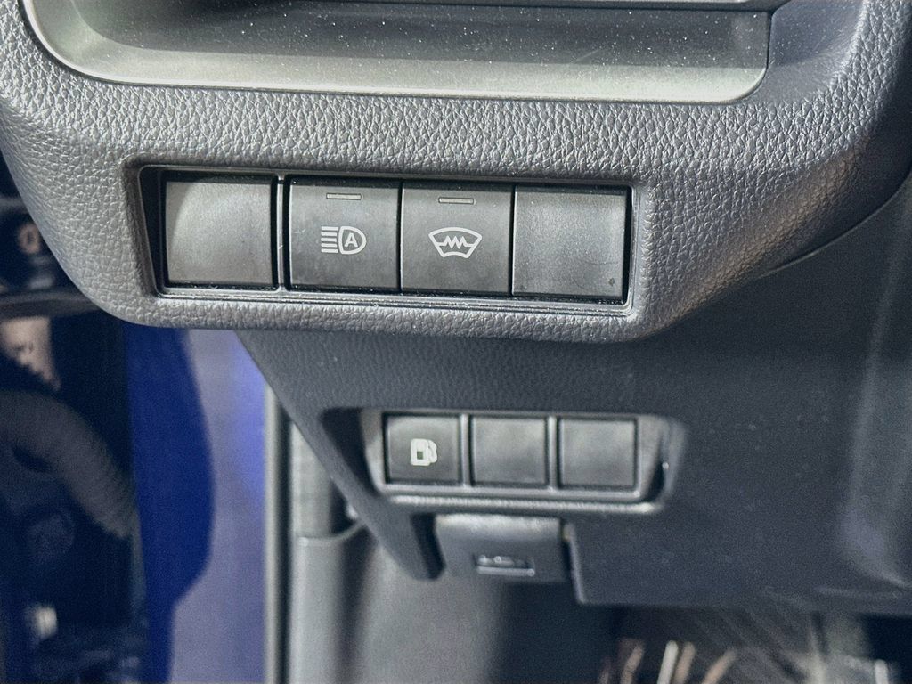 Used 2025 Toyota Prius LE FWD image 21