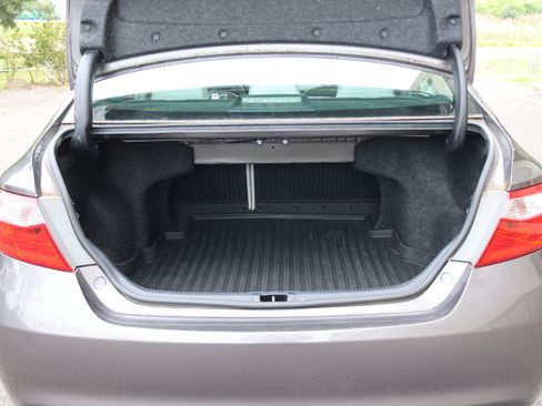Used 2016 Toyota Camry XLE FWD image 6