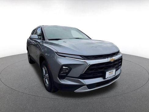 Used 2025 Chevrolet Blazer LT image 3