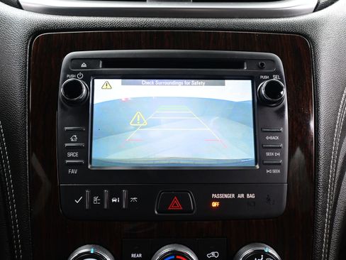 Used 2015 Chevrolet Traverse LT w/ Style and Technology Package image 19