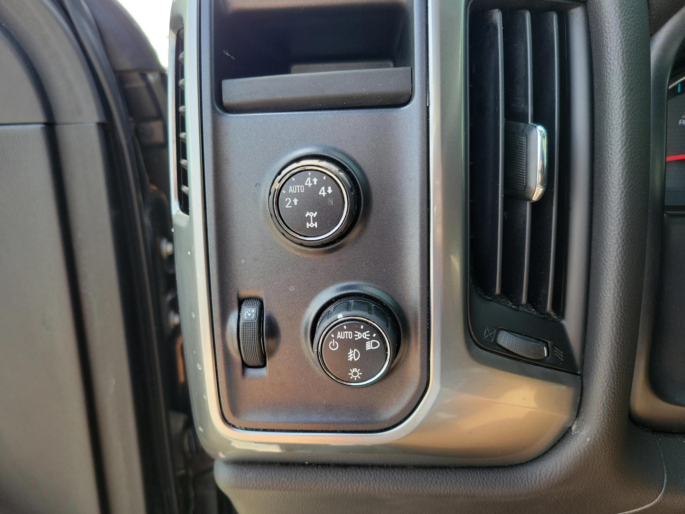 Used 2015 Chevrolet Silverado 1500 LT w/ All Star Edition AWD/4WD image 19