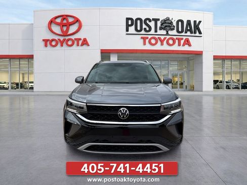 Used 2024 Volkswagen Taos SE FWD image 3