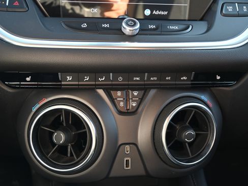 Used 2021 Chevrolet Blazer LT image 27