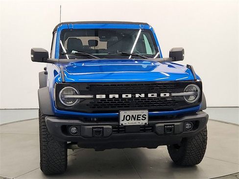 Used 2023 Ford Bronco Wildtrak image 2