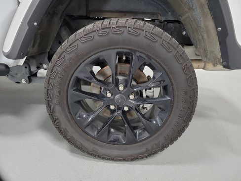 Used 2024 Jeep Gladiator Sport AWD/4WD image 8
