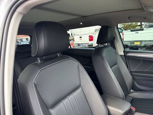 Used 2023 Volkswagen Tiguan SE AWD/4WD image 29