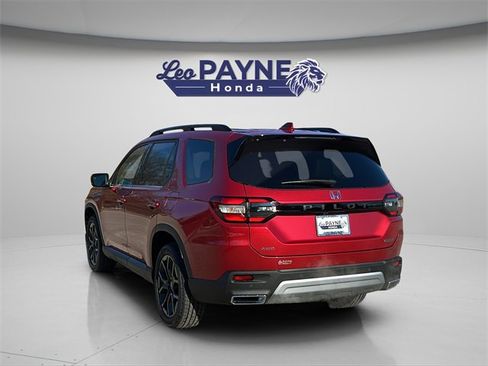 New 2025 Honda Pilot Touring image 4