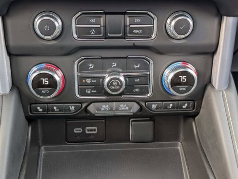 Certified 2024 GMC Yukon SLT w/ SLT Premium Package image 29