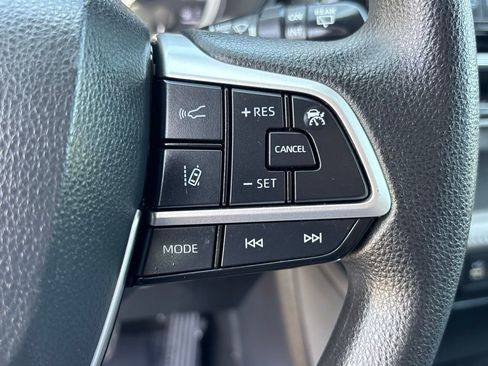 Used 2023 Toyota Highlander L FWD image 20