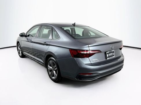 Used 2024 Volkswagen Jetta SE FWD image 5