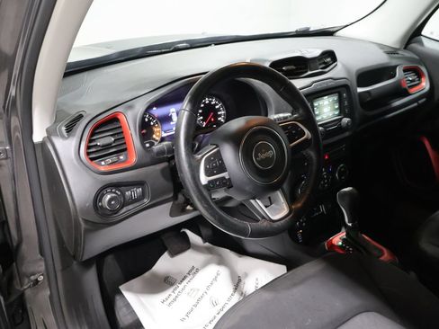 Used 2017 Jeep Renegade Trailhawk w/ Popular Equipment Group AWD/4WD image 14