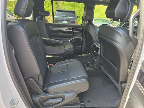 Used 2025 Jeep Wagoneer Series II w/ Premium Group I AWD/4WD image 28