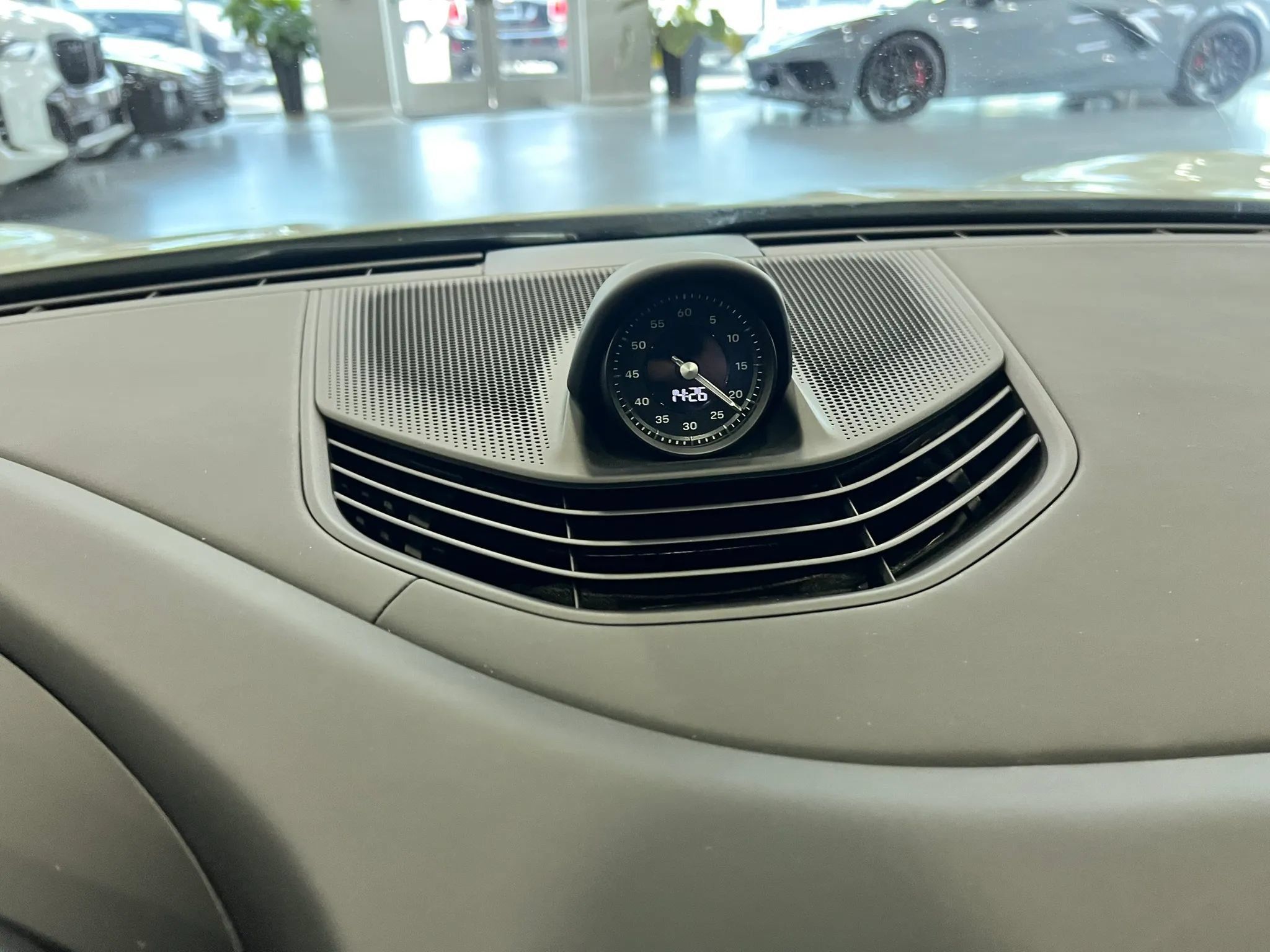 Used 2020 Porsche Taycan Turbo AWD/4WD image 21
