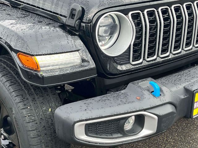 Used 2024 Jeep Wrangler Unlimited Sahara AWD/4WD image 9