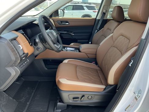 New 2026 Nissan Pathfinder Platinum w/ Cargo Package FWD image 12