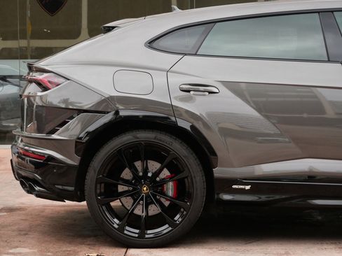 Used 2024 Lamborghini Urus S image 11
