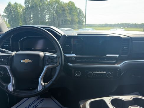 Used 2023 Chevrolet Silverado 1500 LT AWD/4WD image 9
