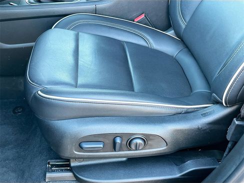 Used 2023 Chevrolet Traverse Premier w/ Redline Edition image 20