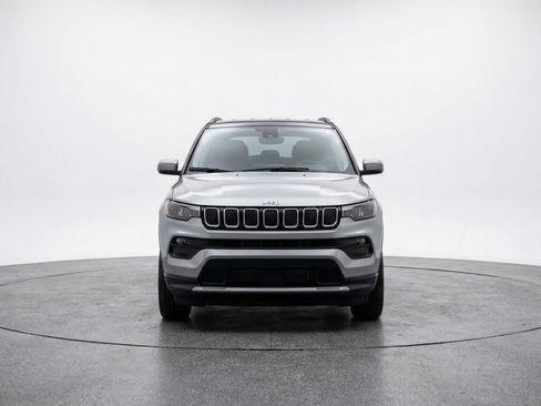 Used 2025 Jeep Compass Limited AWD/4WD image 2