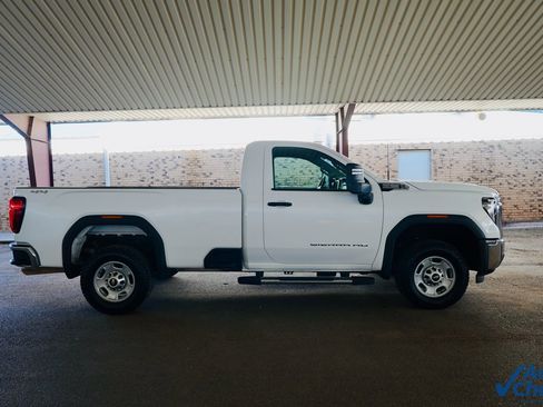 Used 2025 GMC Sierra 2500 Pro image 3