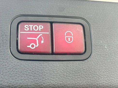Used 2019 Mercedes-Benz GLC 350e 4MATIC image 8