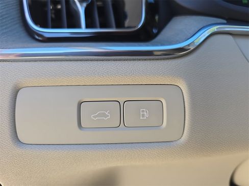 Used 2023 Volvo XC60 T8 Ultimate image 29