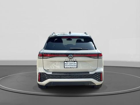 New 2026 Volkswagen Tiguan SE R-Line FWD image 4