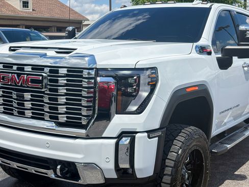 Used 2026 GMC Sierra 2500 Denali w/ Technology Package AWD/4WD image 9