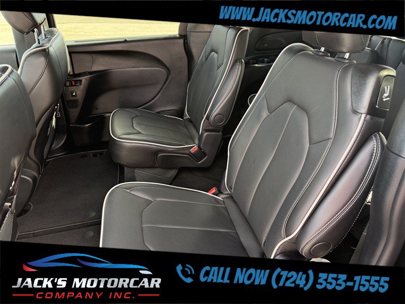 Used 2027 Chrysler Pacifica Limited FWD image 25